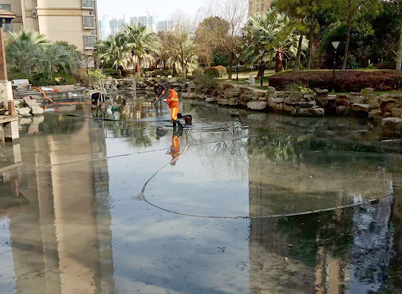 江孜景观池淤泥清理
